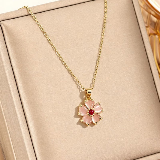 Collier doré avec pendentif fleur rose