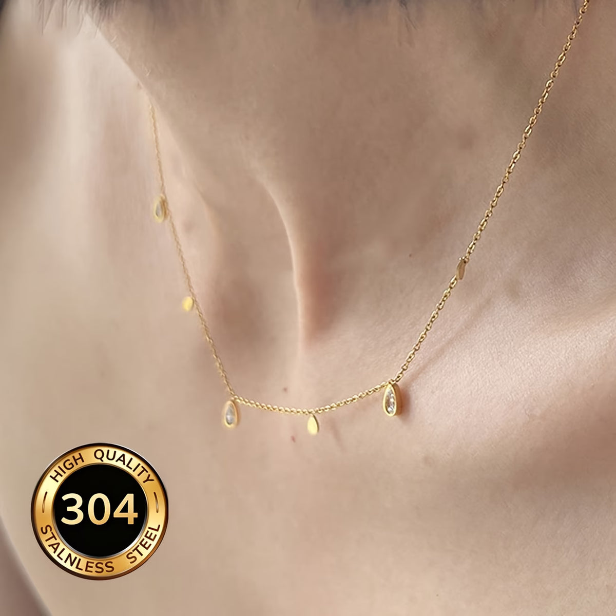 Collier avec des pendentif brillants