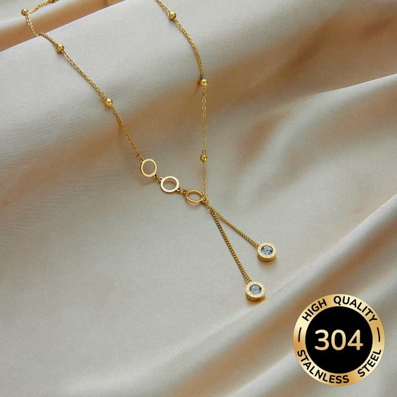 Collier doré avec motif